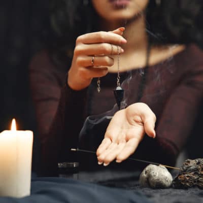 Protégez-vous des Énergies Négatives : Guide Complet pour un Rituel de Purification Énergétique